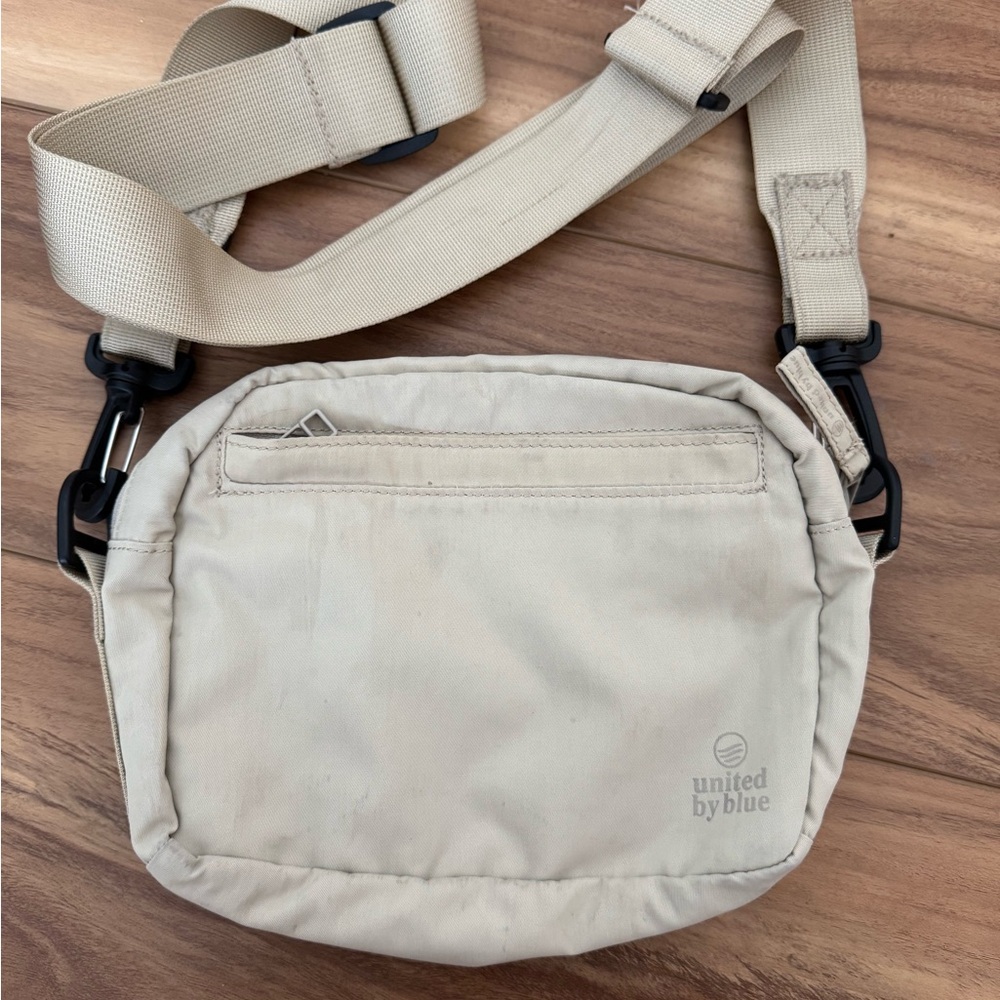 United By Blue (Re)active™ 2L Convertible Crossbody in sand - Picture 5 of 8